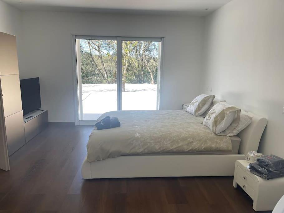 Sardan Brand New Villa With Fully Intergrated Air Conditioning & Private Pool, Overlooking Forest מראה חיצוני תמונה