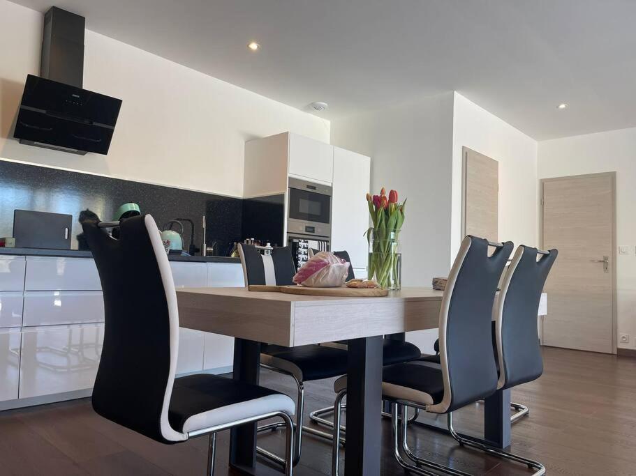 Sardan Brand New Villa With Fully Intergrated Air Conditioning & Private Pool, Overlooking Forest מראה חיצוני תמונה