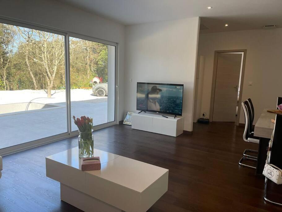 Sardan Brand New Villa With Fully Intergrated Air Conditioning & Private Pool, Overlooking Forest מראה חיצוני תמונה